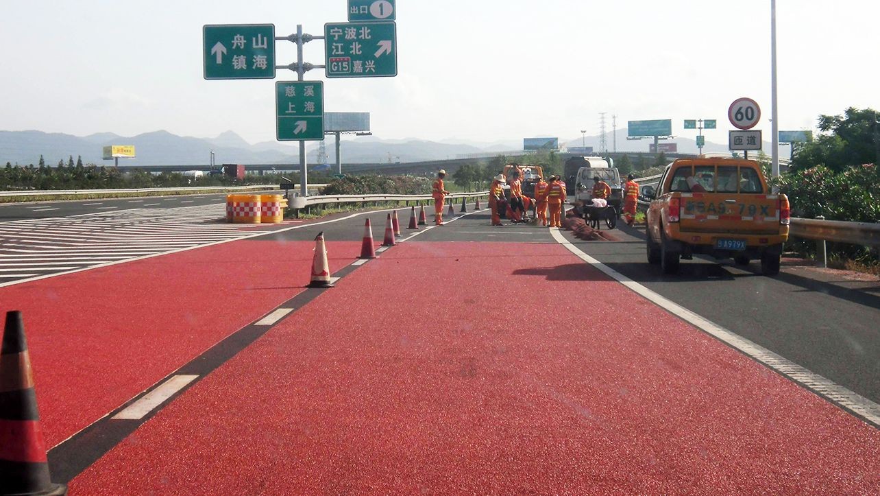 彩色陶瓷顆粒防滑路面鋪裝_案例推薦_A1